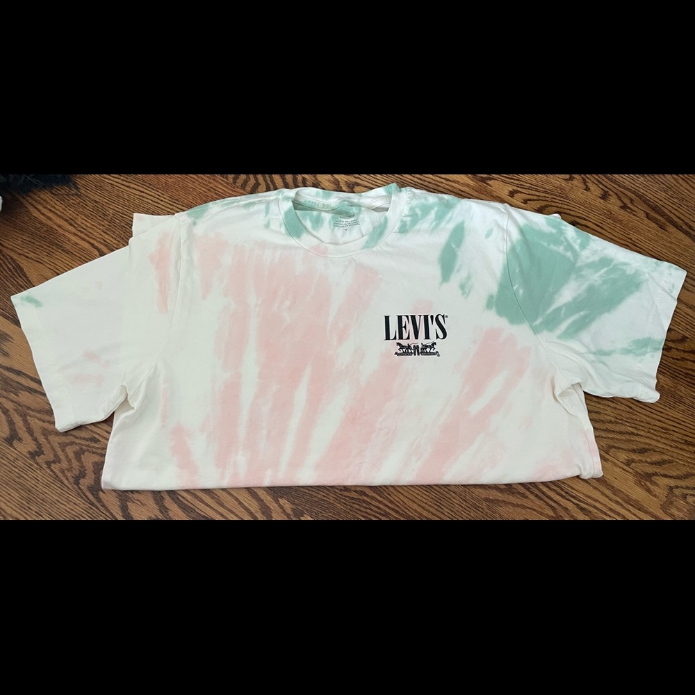 Levi’s t shirt